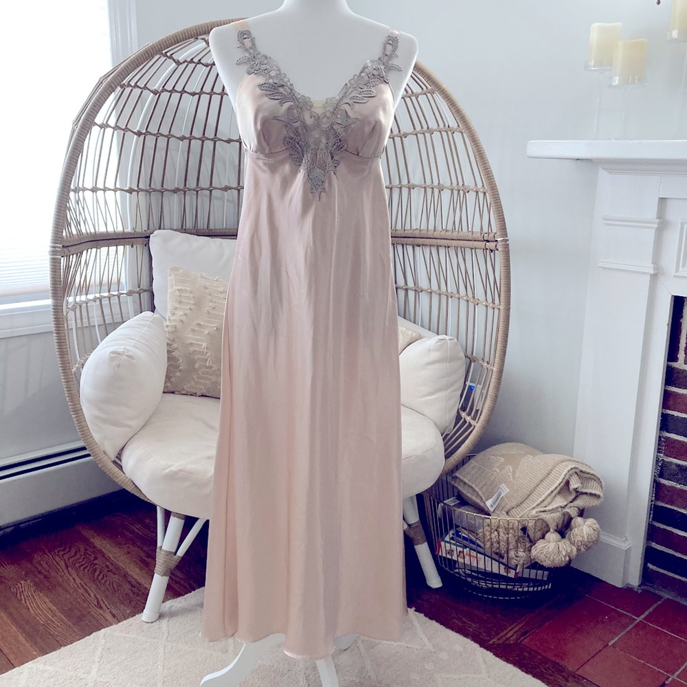 Vintage Flora Nikrooz Champagne Embroidered Lace Maxi Nightgown Slip Medium